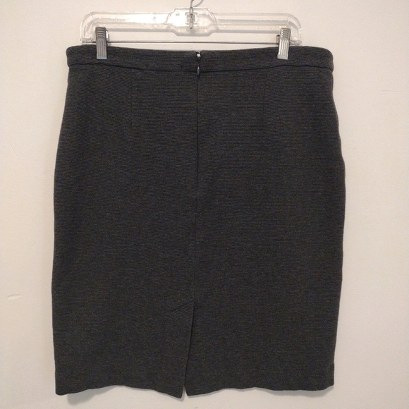 Banana Republic Factory - Pencil Skirt - Picture 5 of 12